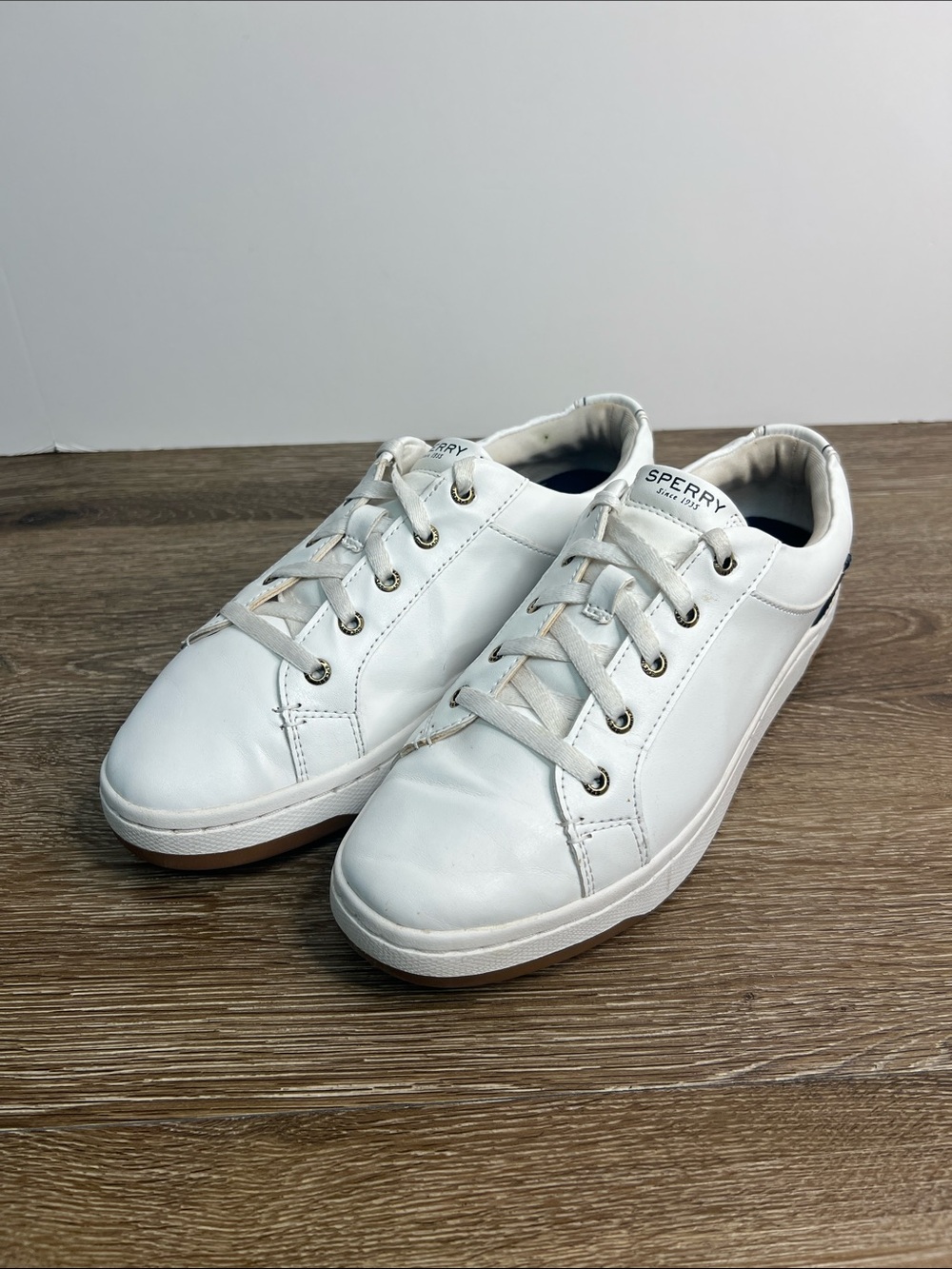 Sperry Crest Vibe White Leather Sneakers Women’s Size 9